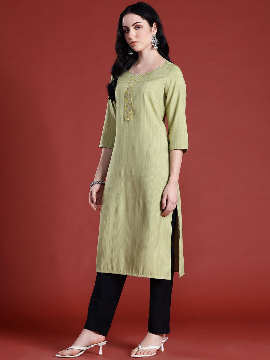 Anouk Floral Yoke Design Thread Work Detail Straight Kurta