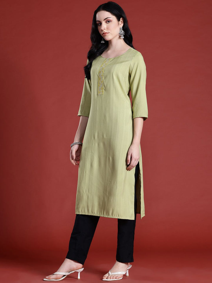 Anouk Floral Yoke Design Thread Work Detail Straight Kurta