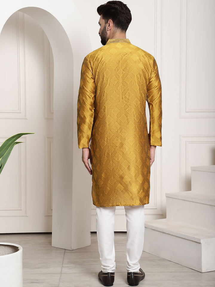 SOJANYA Kurta Sutera Jacquard Rekaan Tenun Geometrik Dengan Churidar