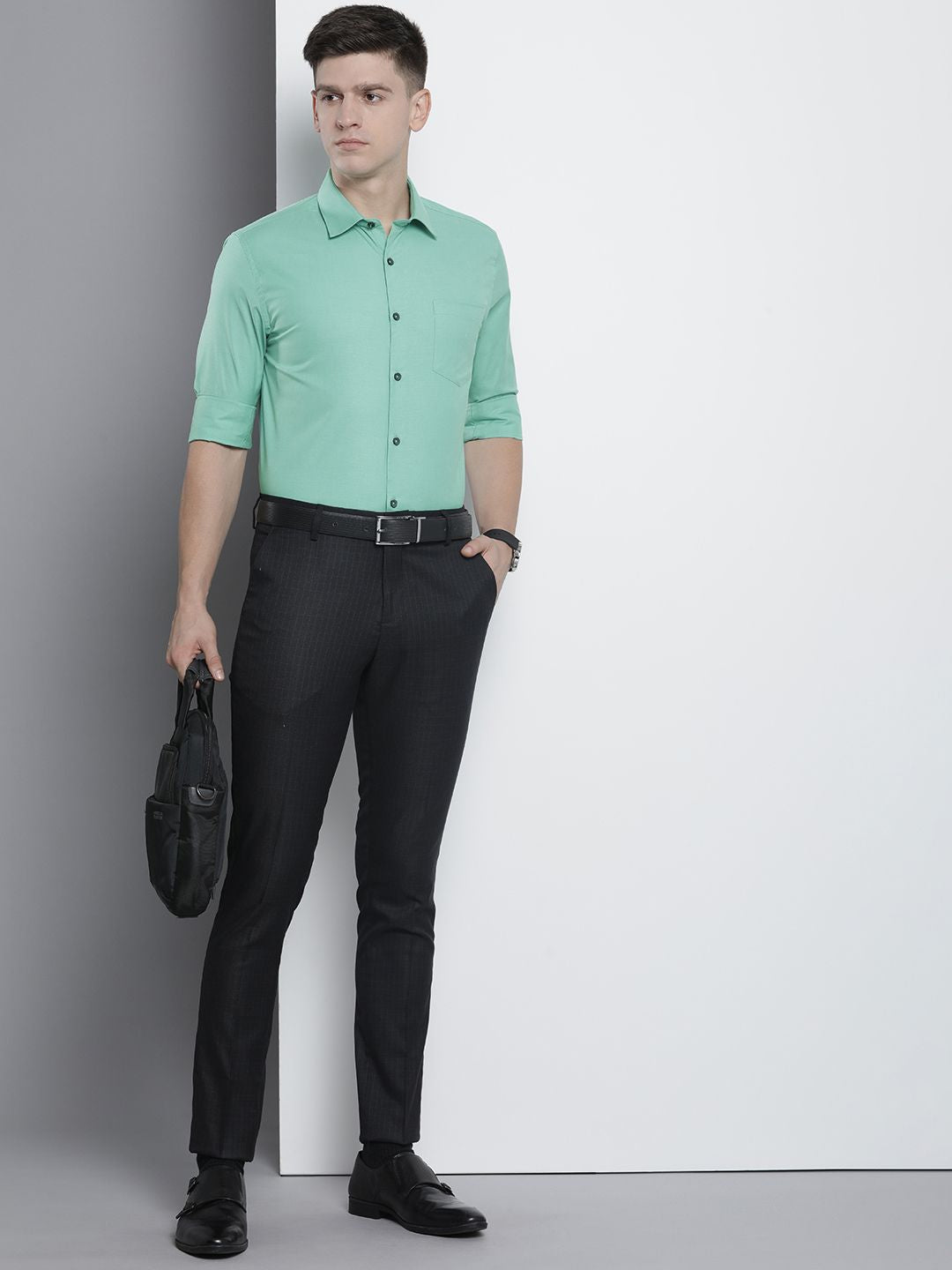 The Indian Garage Co. X Luxe Men Solid Slim Fit Opaque Formal Shirt
