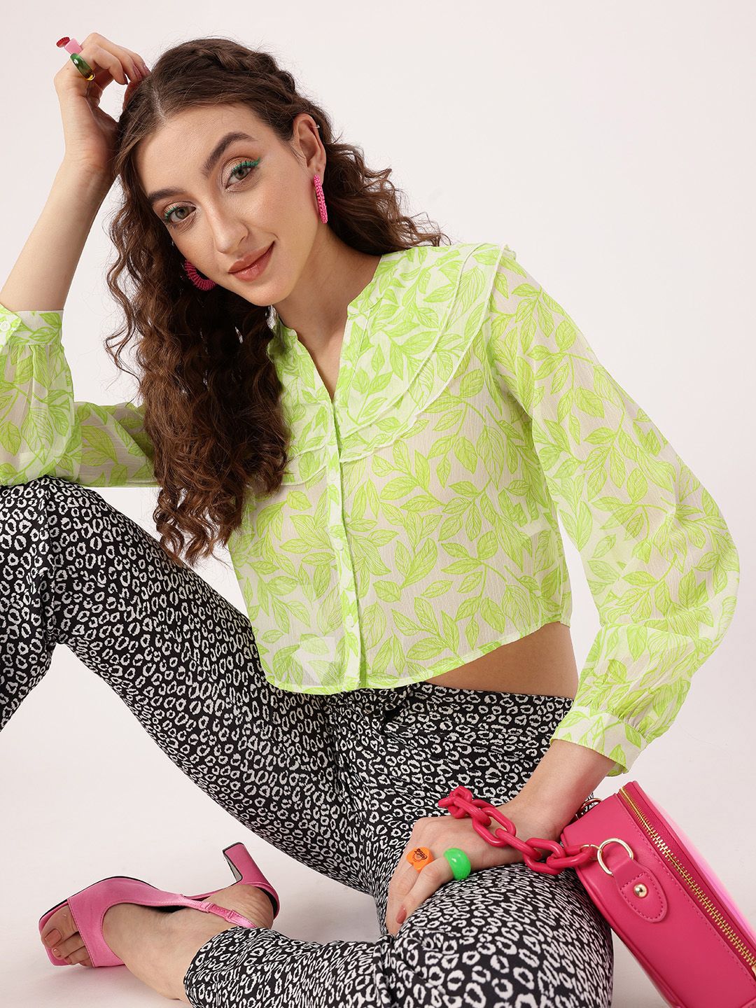DressBerry Cute Feminine Tropical Printed Ruffled Crop Shirt