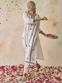 Indo Era Women Ethnic Motifs Embroidered Thread Work Floral Kurta