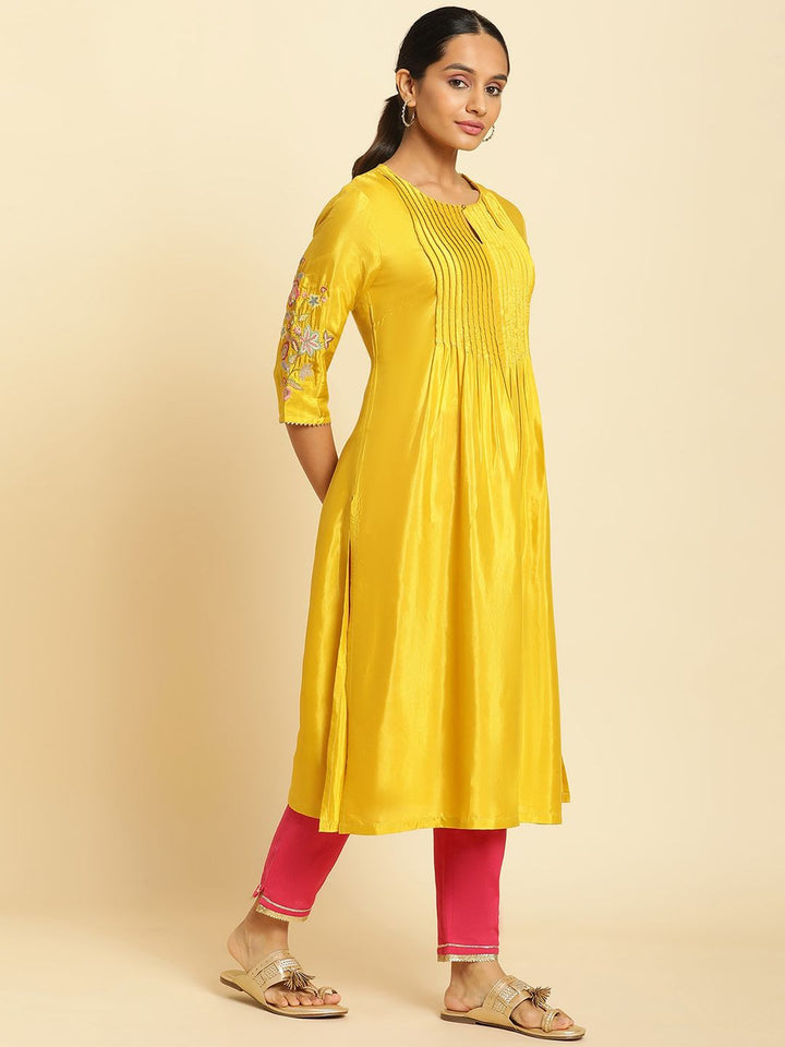 W  Keyhole Neck Thread Work Pleated A-Line Kurta