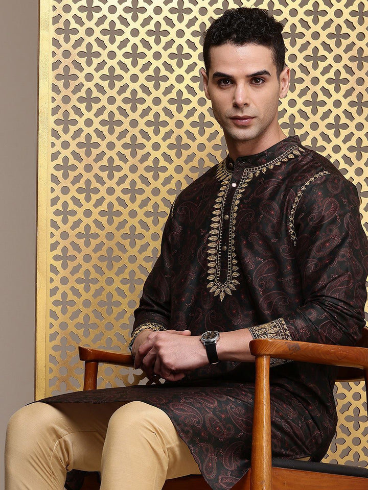 House of Pataudi Paisley Printed Regular Jashn Kurta with Churidar