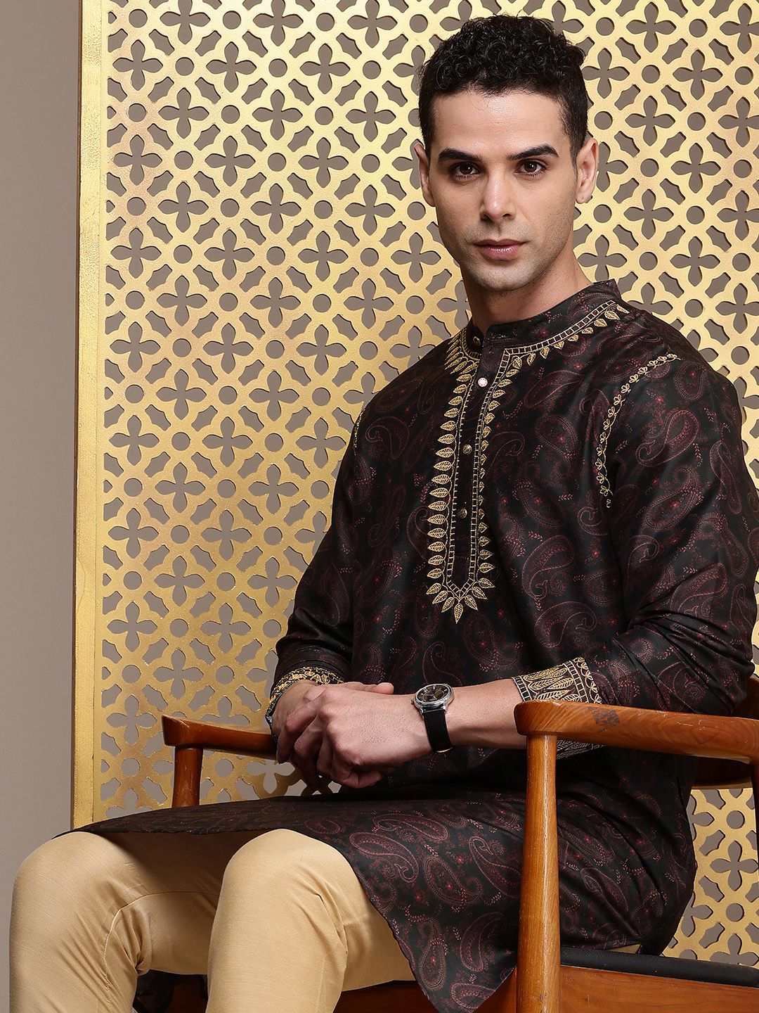 House of Pataudi Paisley Printed Regular Jashn Kurta with Churidar