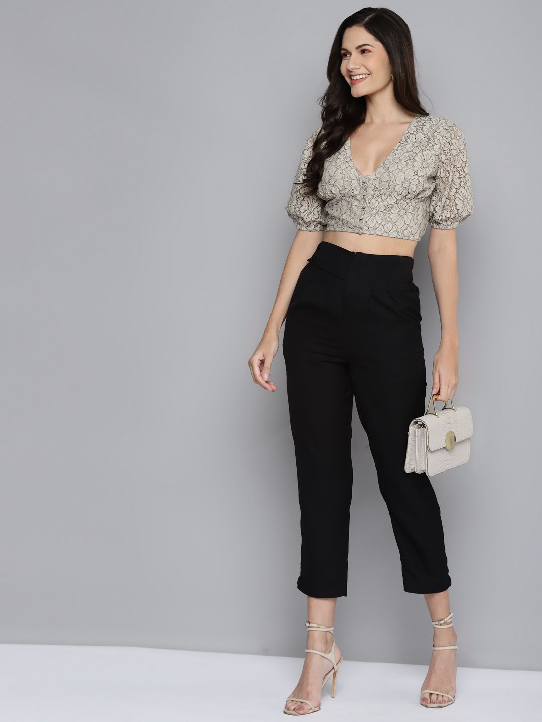 SASSAFRAS Beige Blouson Crop Top
