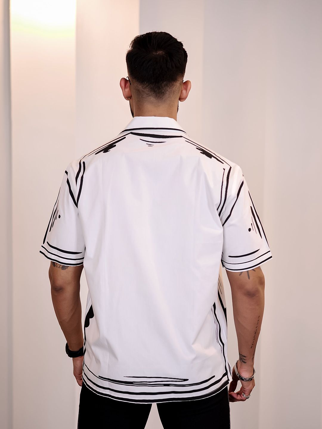 Eszett Graphic Printed Spread Collar Short Sleeves Regular Fit Pure Cotton Casual Shirt