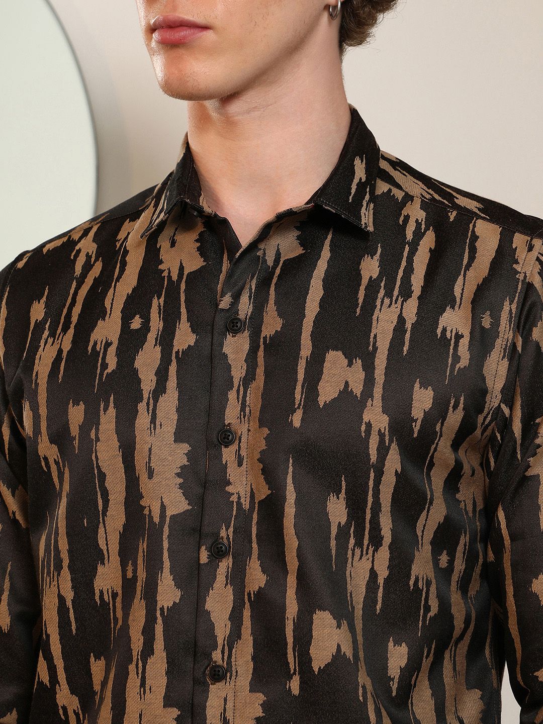 Campus Sutra Men Comfort Fit Abstract Printed Spread Collar Cotton Casual Shirt