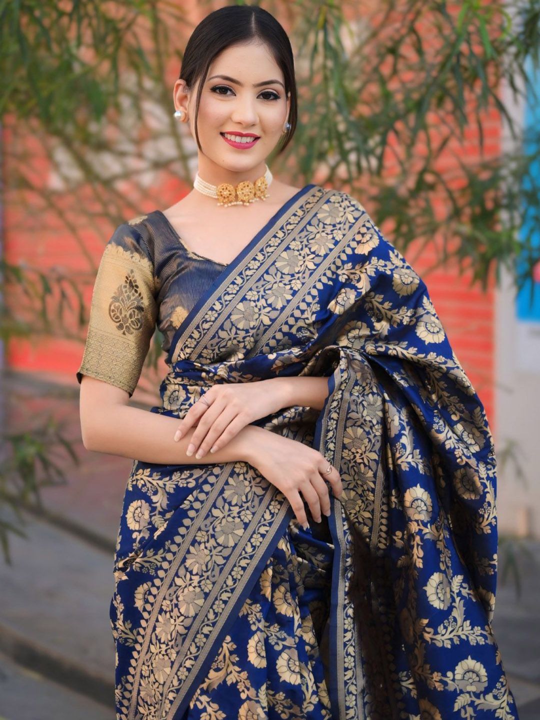KALINI Ethnic Motifs Woven Design Zardozi Banarasi Saree with Blouse Piece