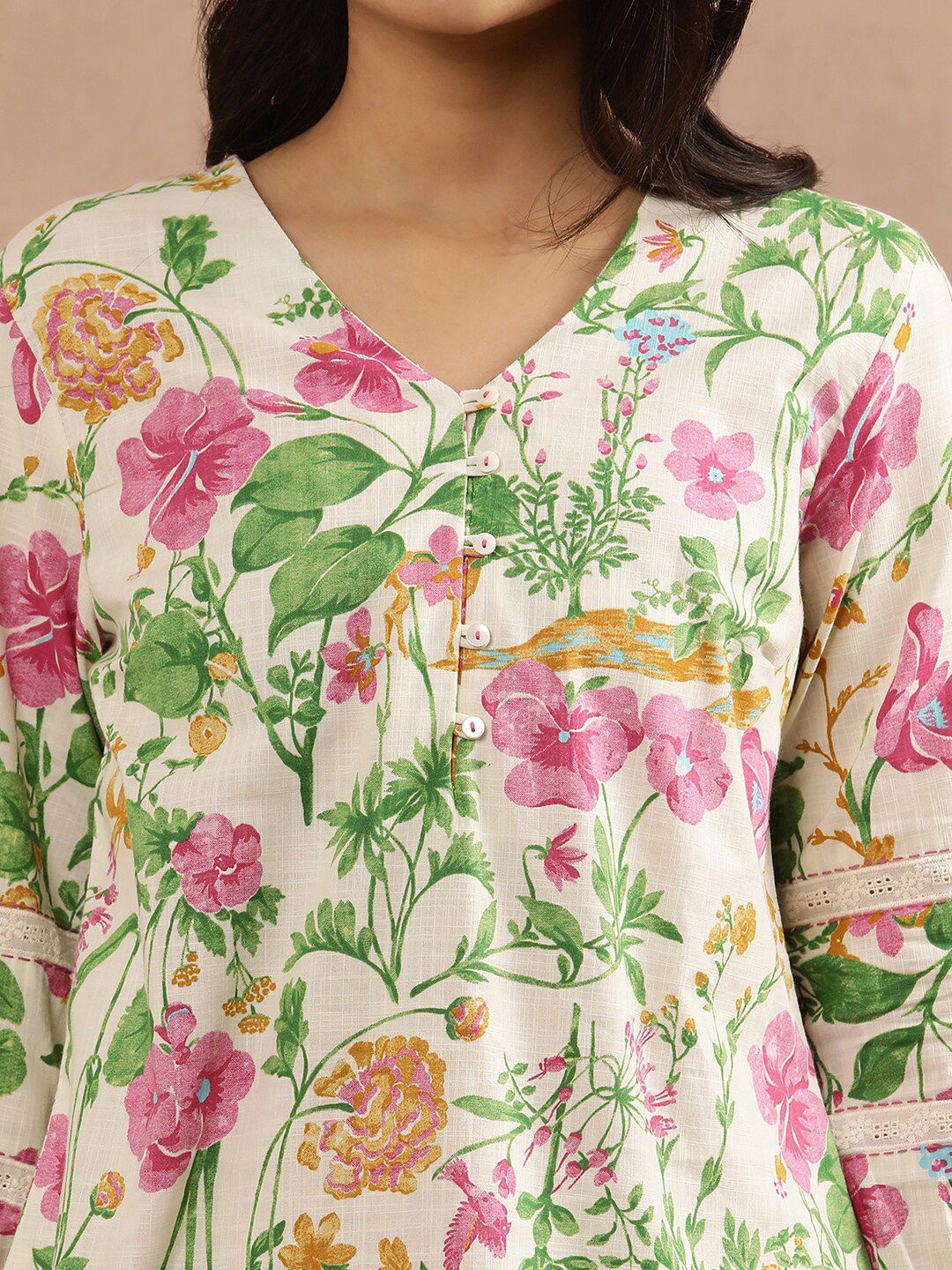 W Floral Printed V-Neck Cuffed Sleeves Cotton Top
