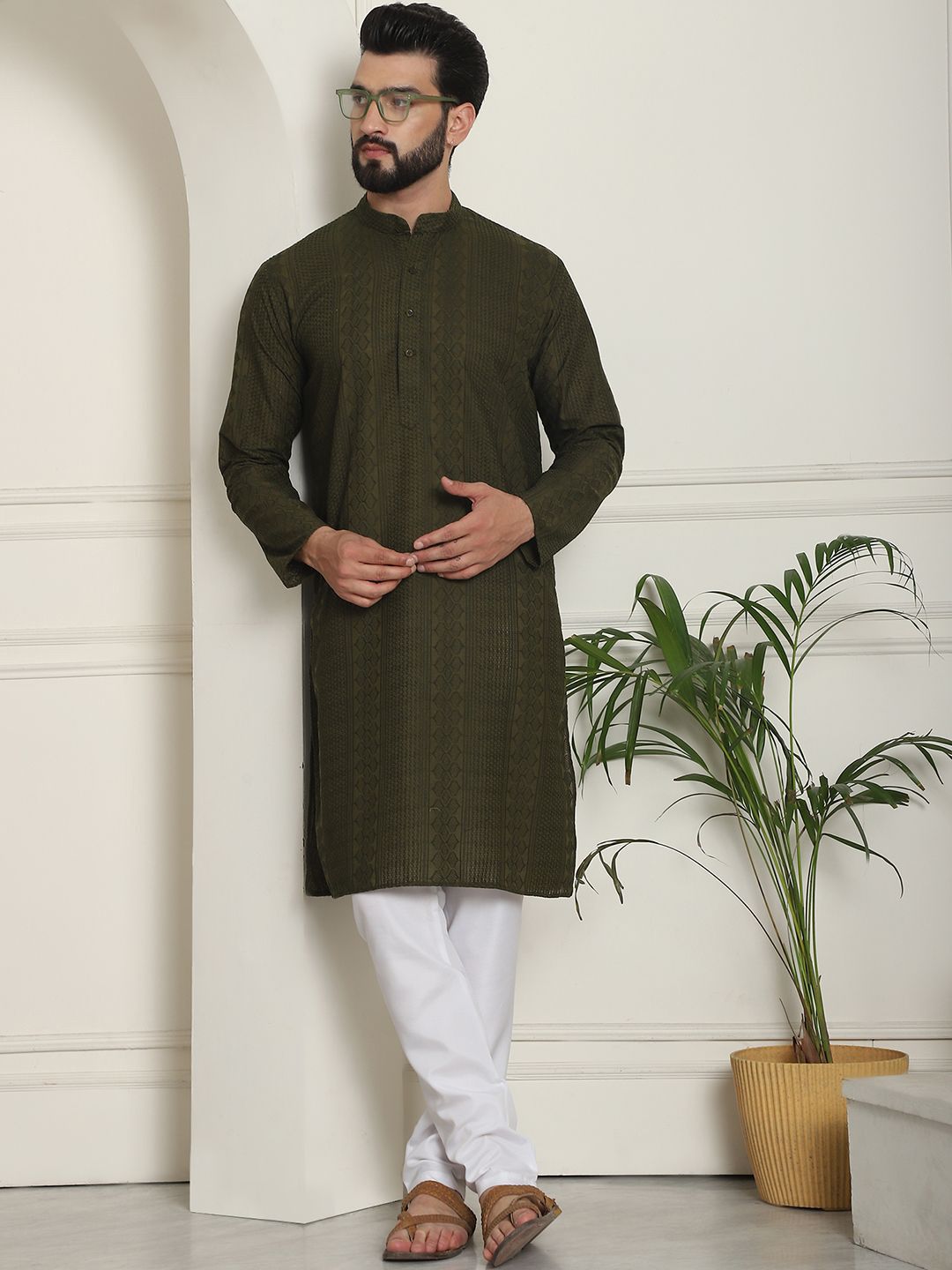 SOJANYA Geometric Embroidered Thread Work Pure Cotton Straight Kurta With Churidar