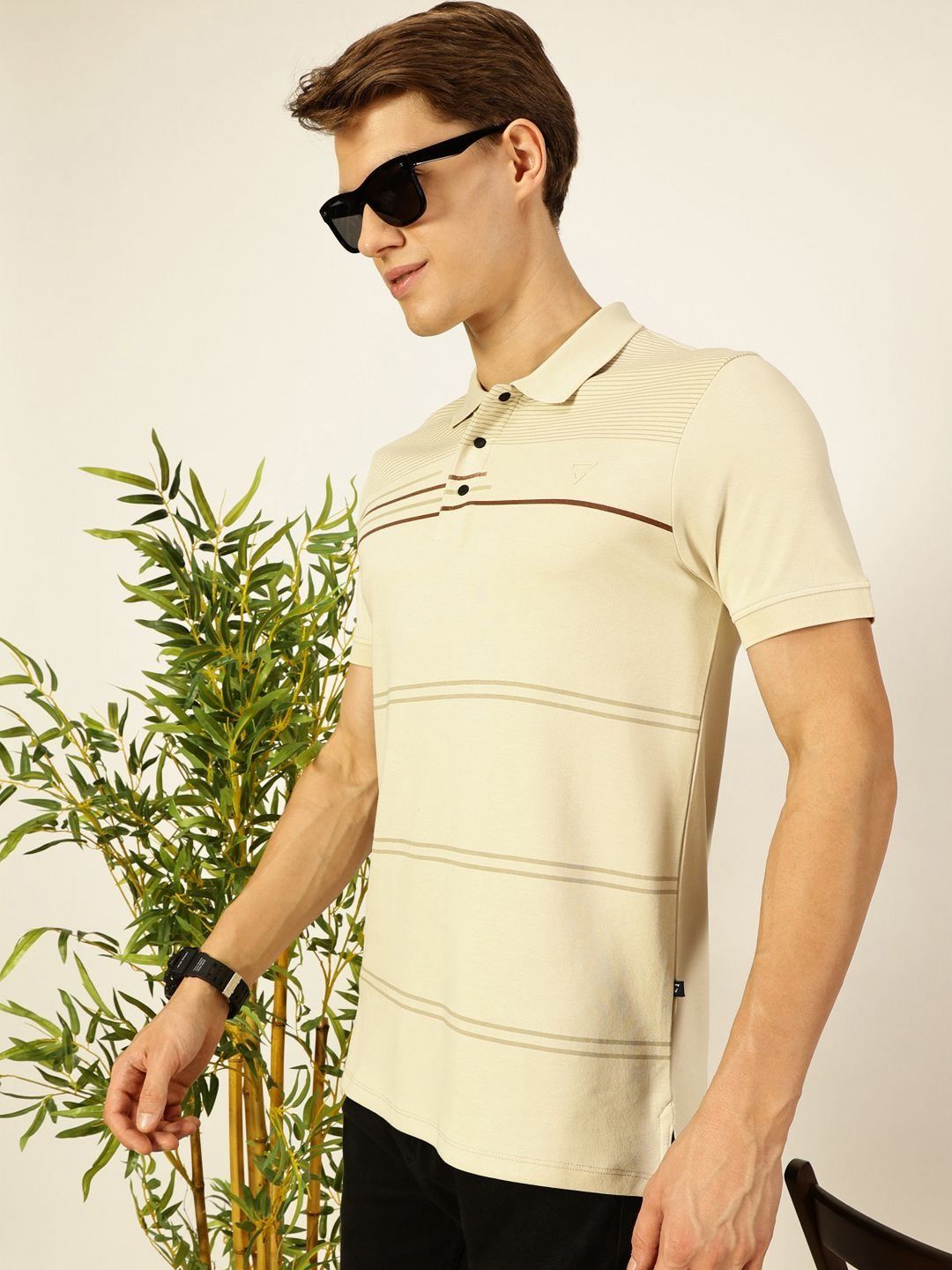 T-shirt kapas kolar Thomas Scott