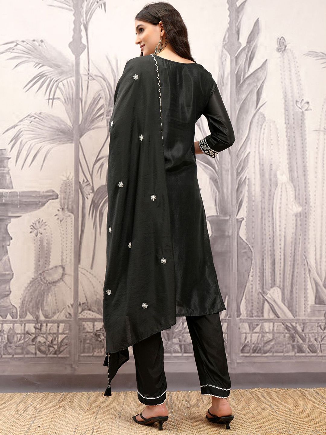 Vishudh Notch Neck Embroidered Regular Thread Work Straight Kurta Set