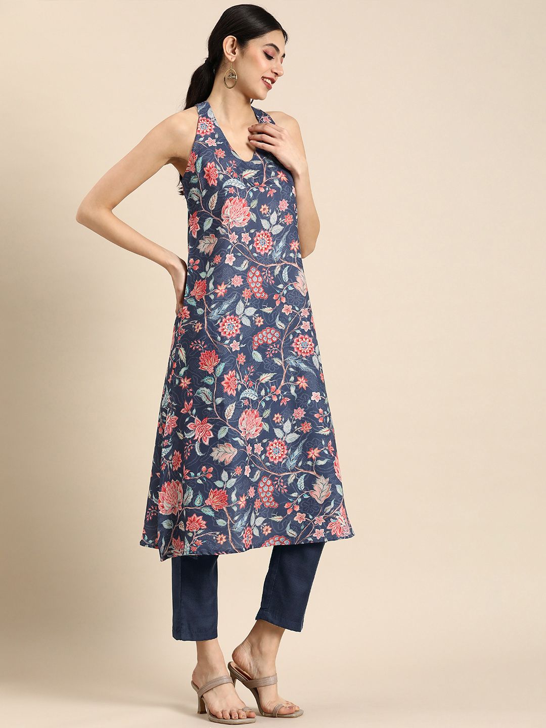 Anouk V-Neck Floral Printed Sleeveless Kurta With Trousers & Printed Dupatta