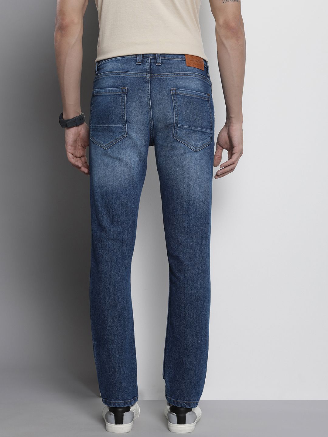 The Indian Garage Co Men Straight Fit Light Fade Stretchable Jeans