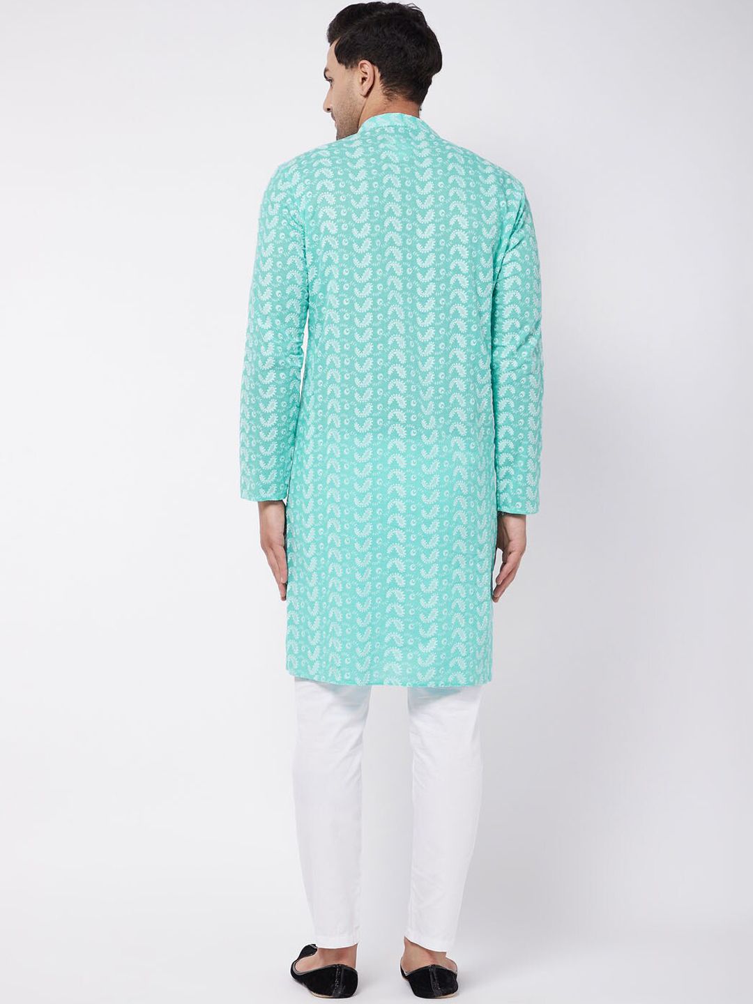 VASTRAMAY Men Green Embroidered Chikankari Pure Cotton Kurta with Churidar