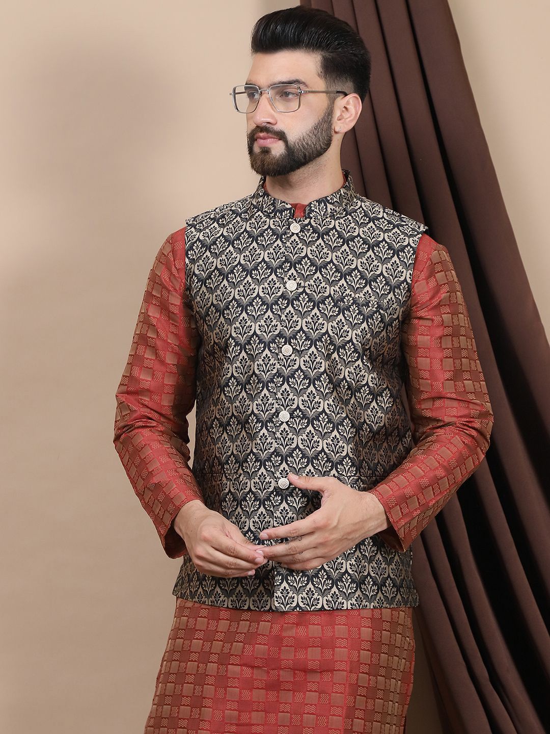 Anouk Geometric Woven Design Kurta Lurus Biasa Dengan Jaket Churidar & Nehru