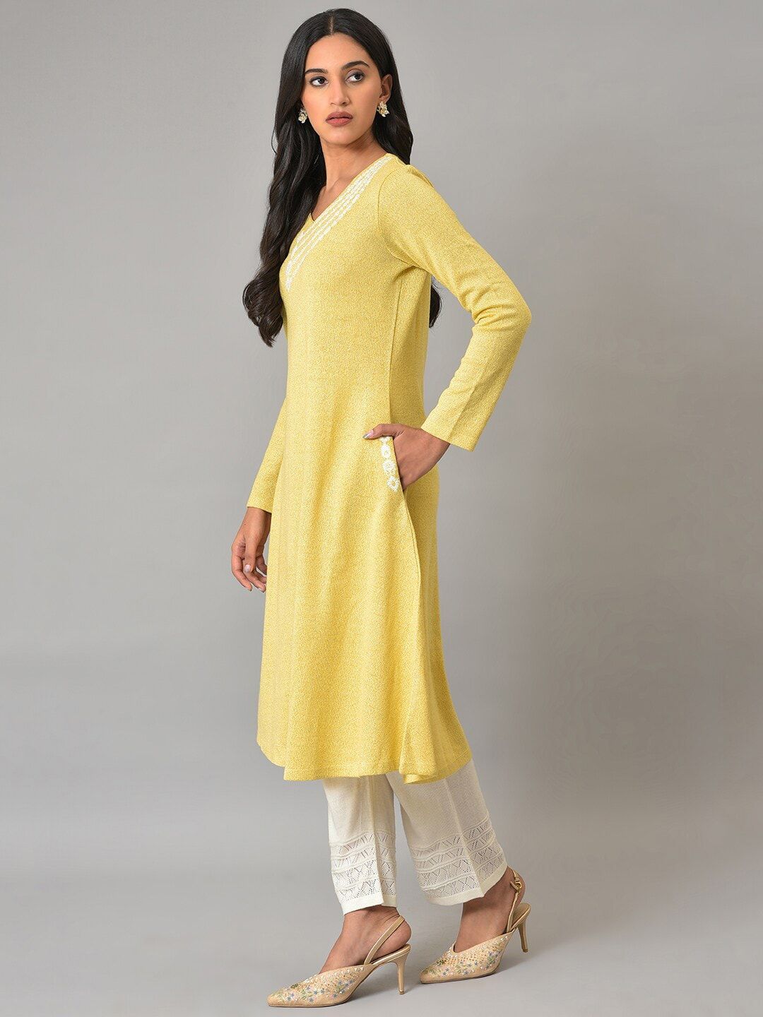 W V-Neck A-Line Regular Fit Straight Acrylic Kurta