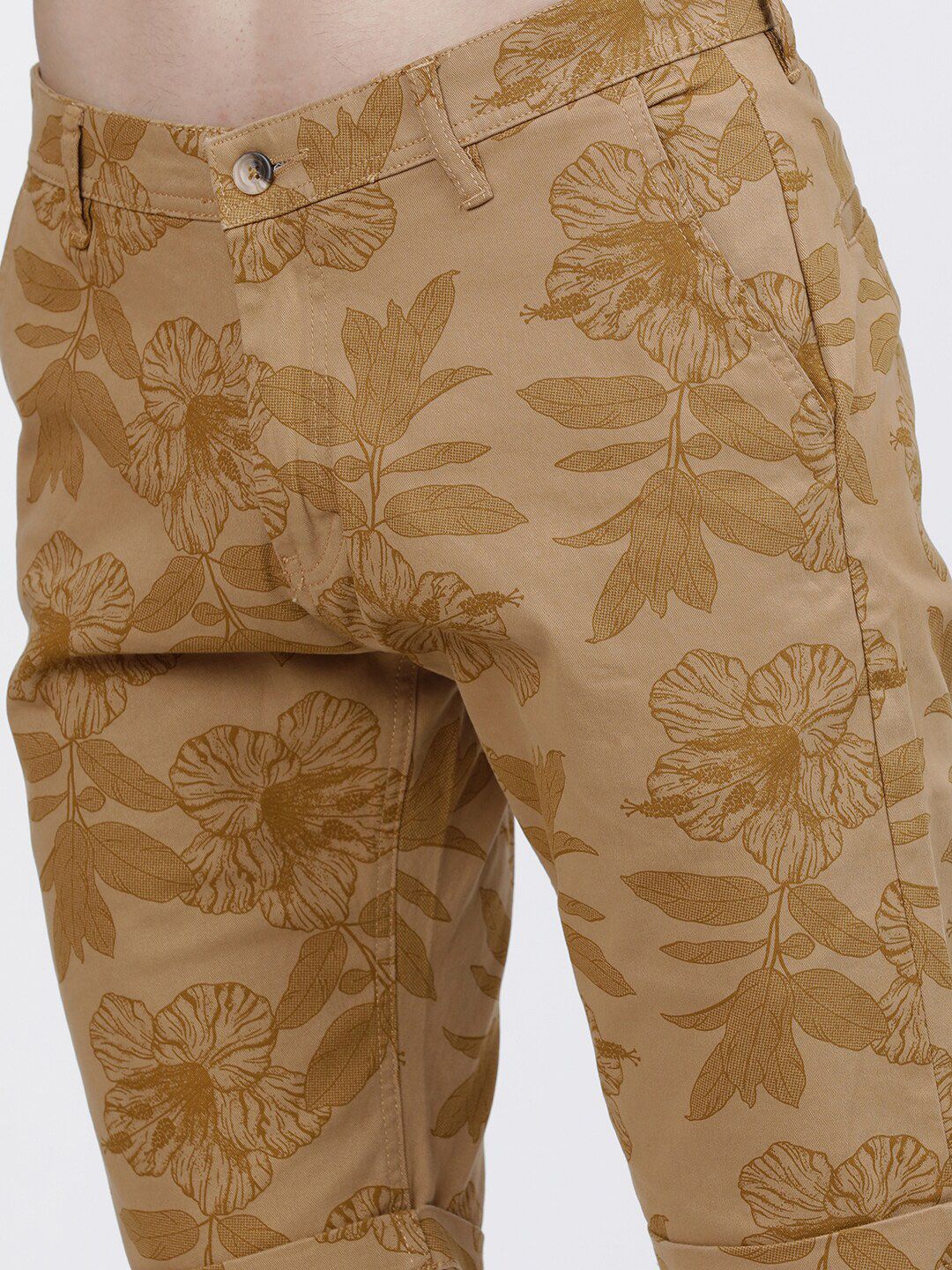 HIGHLANDER Men Beige Floral Printed Slim Fit Mid-Rise Regular Shorts