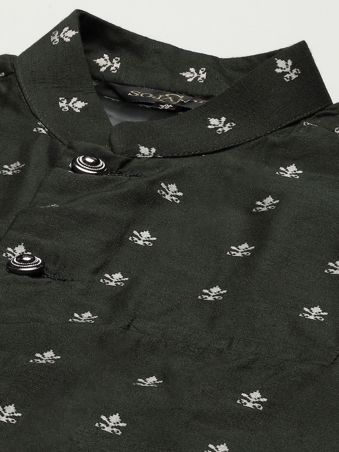 SOJANYA Lelaki Kurta Kapas Tulen Chikankari Berwarna Krim dengan Churidar & Nehrujacket