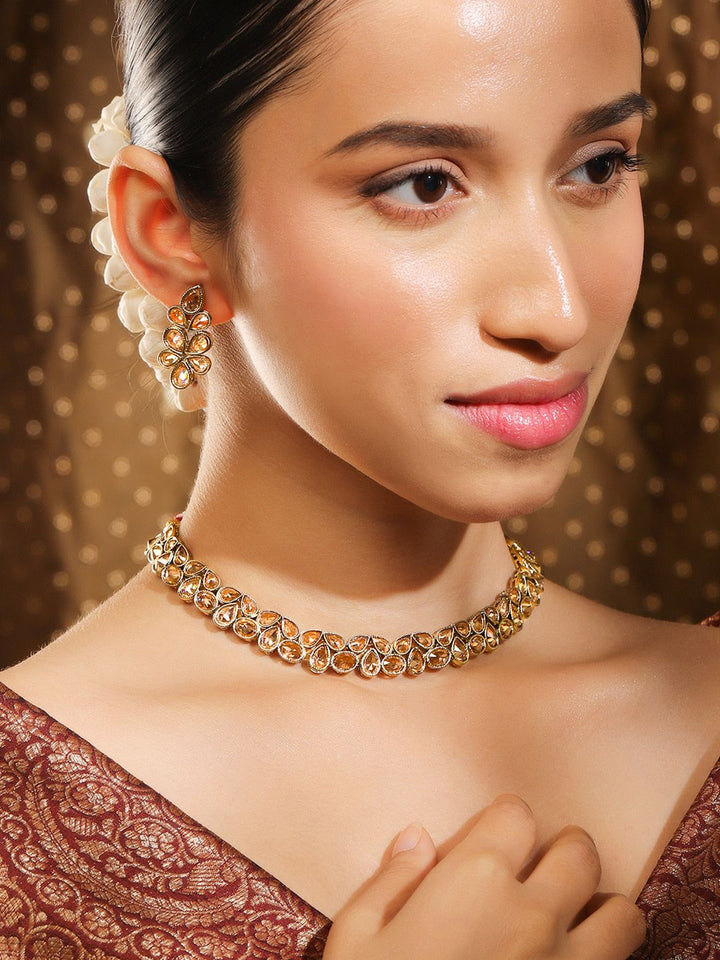 Rubans 22K Kundan Kundan Berat Kundan Diletakkan dengan Anting-anting Berbentuk Tearing