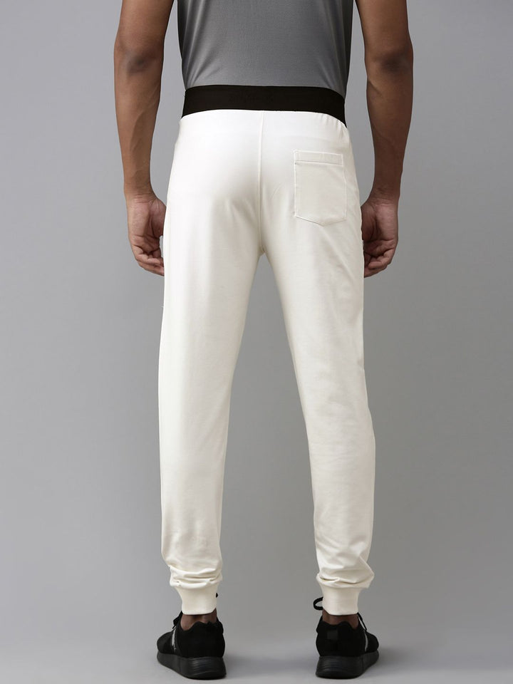 Spykar Men Pepejal Slim Fit Mid-Rise Joggers biasa