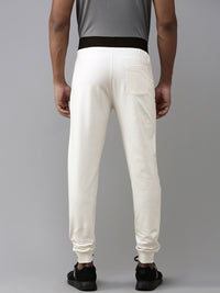 Spykar Men Pepejal Slim Fit Mid-Rise Joggers biasa