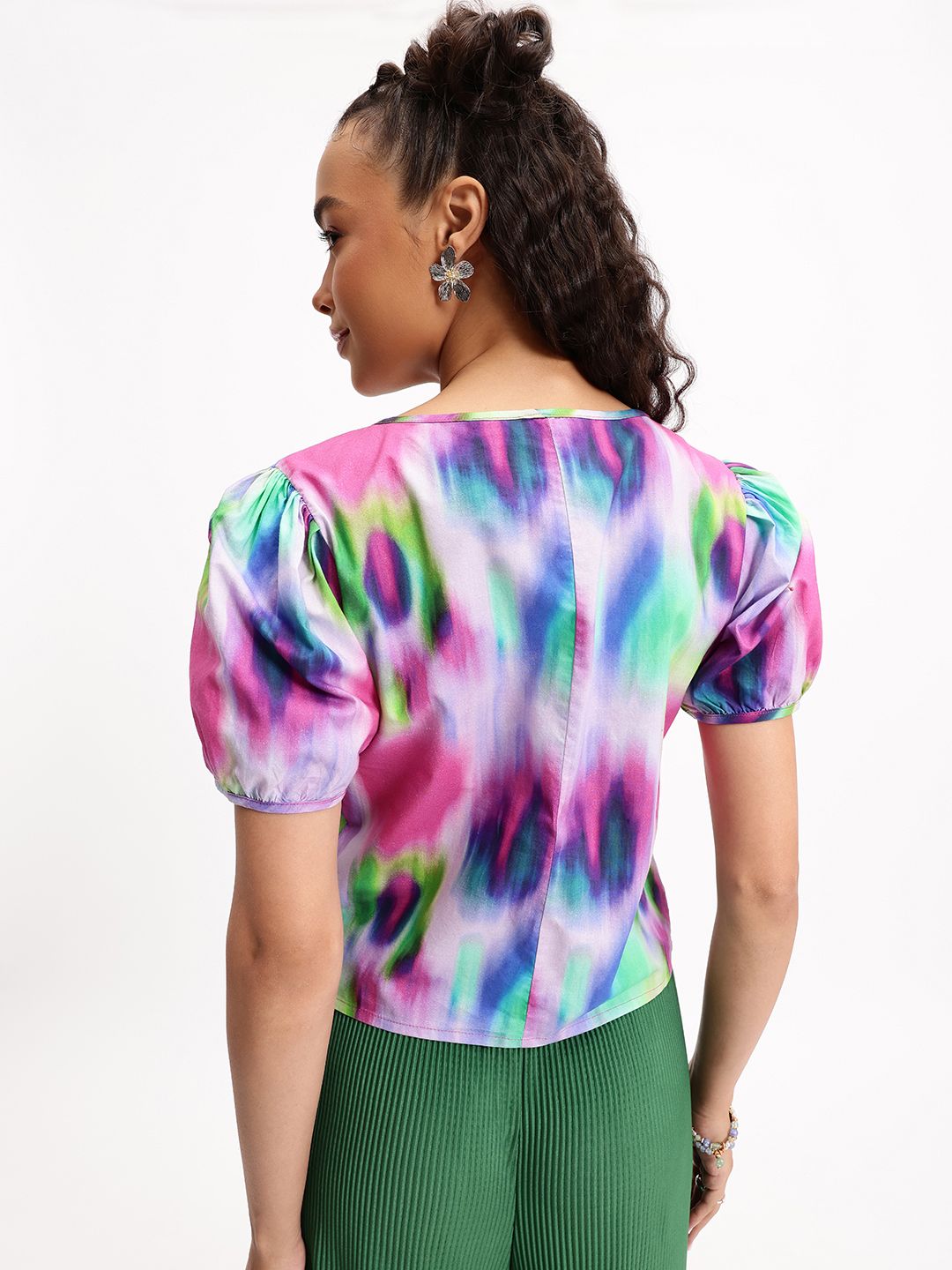 Atasan Gaya Baju Tie-Dye Beraneka Warna Dressberry