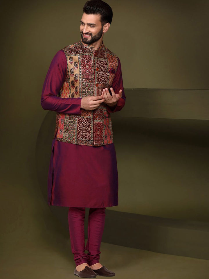 KeSt Mandarin Collar Straight Kurta dengan Jaket Churidar & Nehru