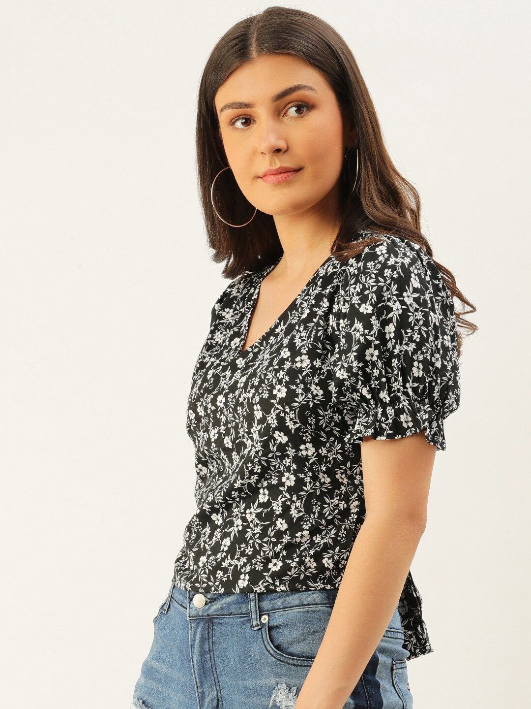 Berrylush Black & White Floral Printed Puff Sleeves Wrap Crop Top