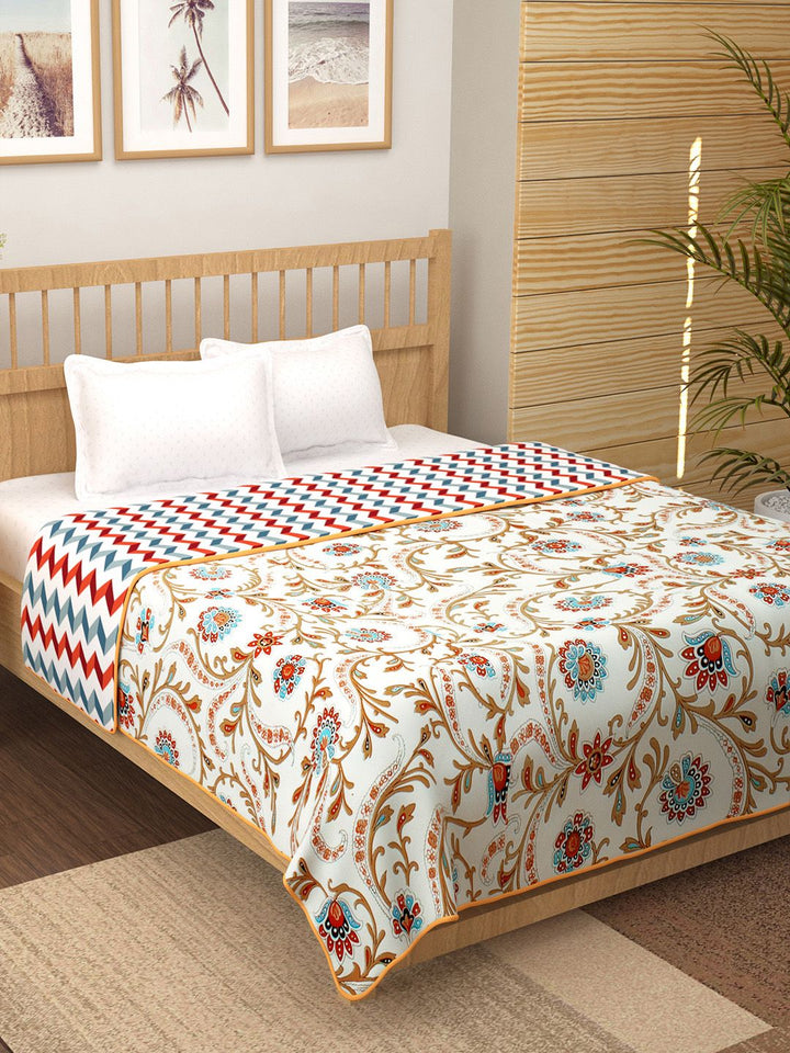 Story@home White & Red Geometric Cotton AC Room 150 GSM Reversible Double Bed Dohar