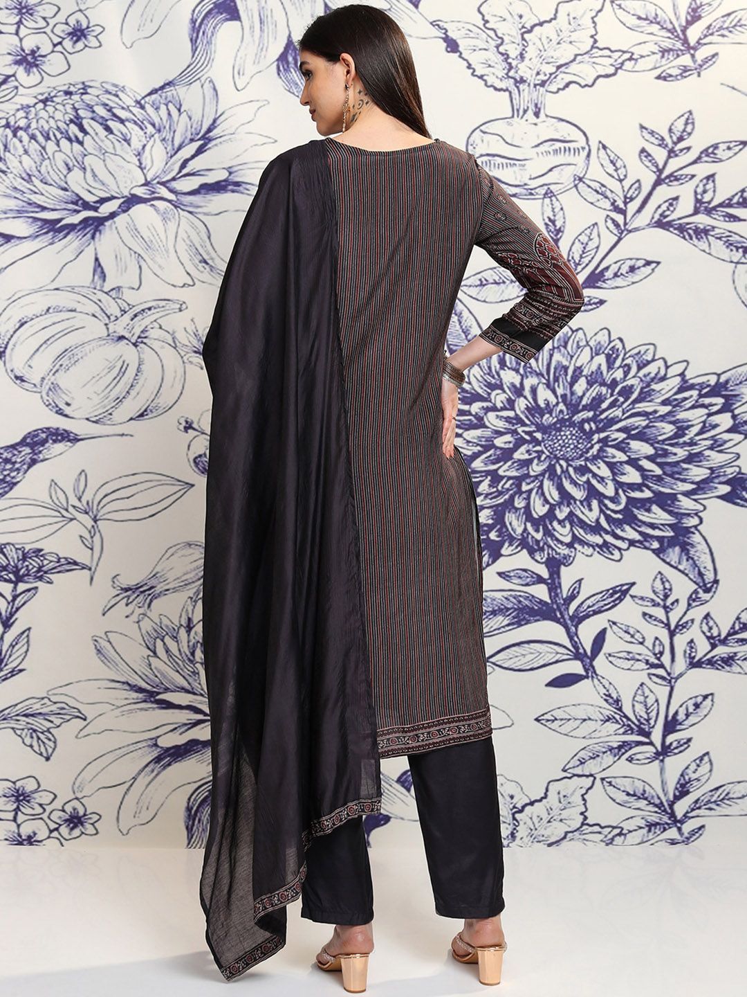 Vishudh Blue Ethnic Motifs Printed Regular Sequinned Straight Kurta Set