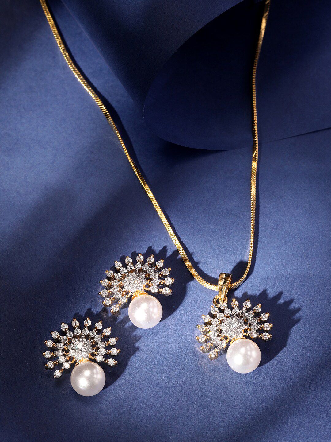 Rubans 22K Zirkonia Kalung Bersarap Emas dan Kalung Berkulas Mutiara dengan Reka Bentuk Sunburst
