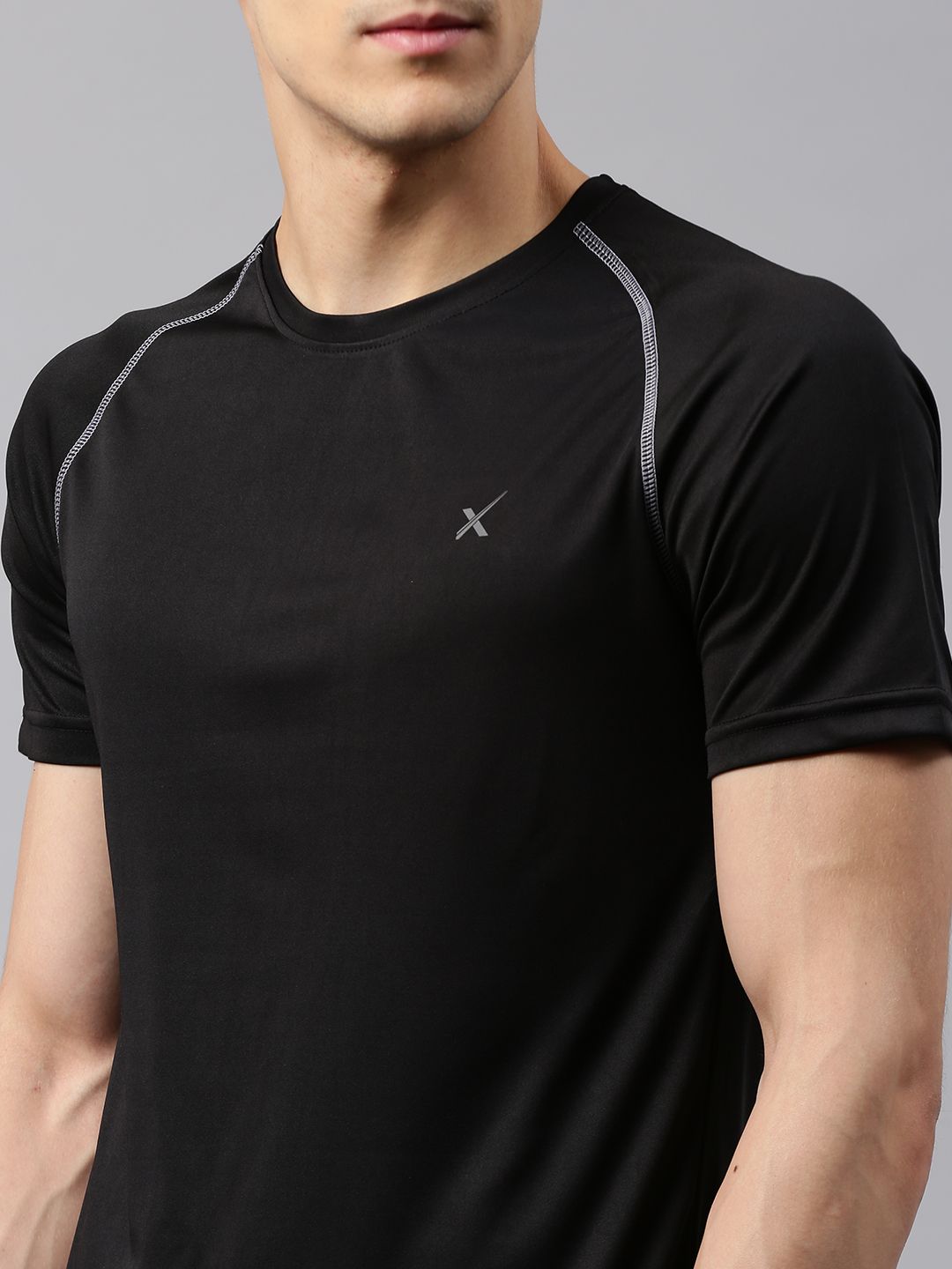 HRX by Hrithik Roshan Men Black Raglan Sleeved T-shirt