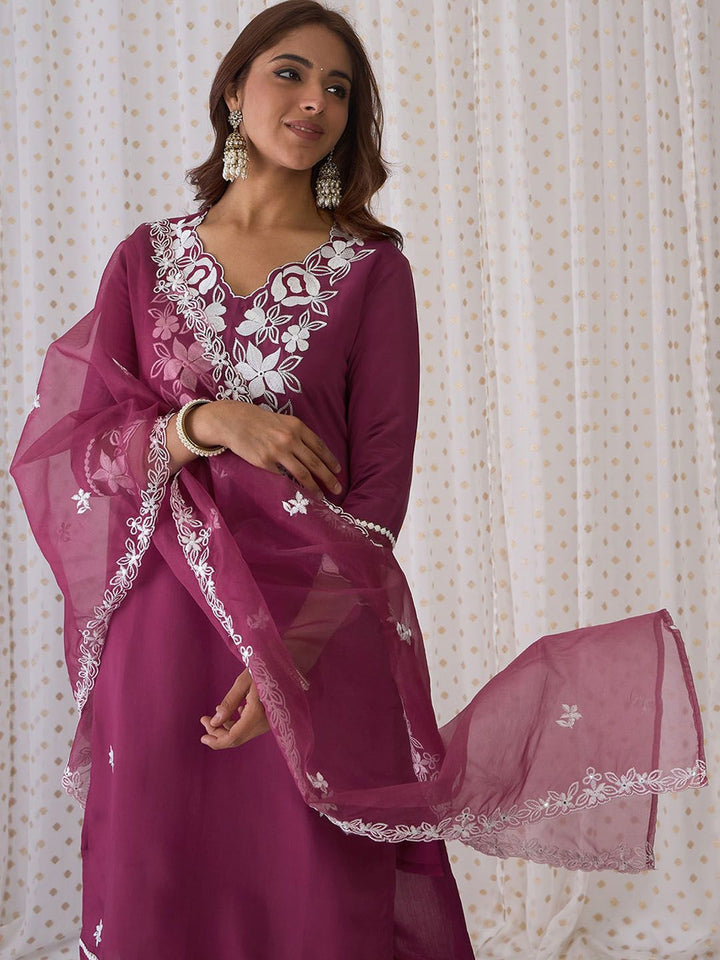 Indo Era Floral Embroidered V-Neck Thread Work Straight Kurta with Trousers & Dupatta