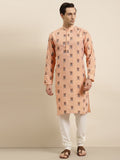 Sojanya Men Kurta Kapas Ikkat Berwarna Peach & Hitam Geometrik