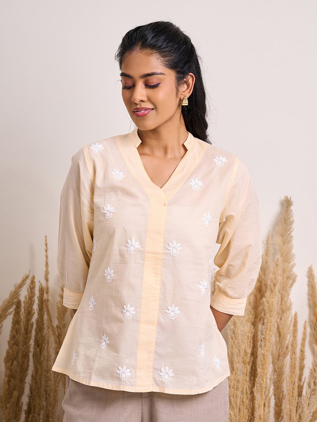 Rumah Chikankari Wanita Beige Cotton Chikankari Bordir Top