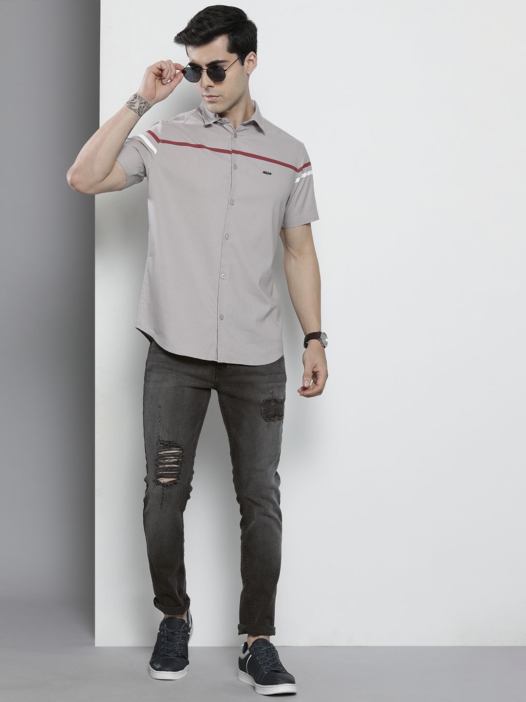The Indian Garage Co Men Charcoal Slim Fit Low Distress Light Fade Stretchable Jeans