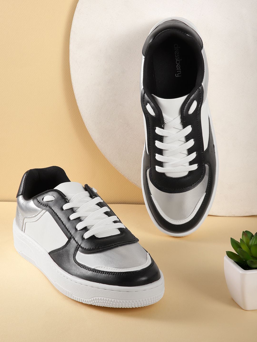 DressBerry Women Colourblocked Sneakers