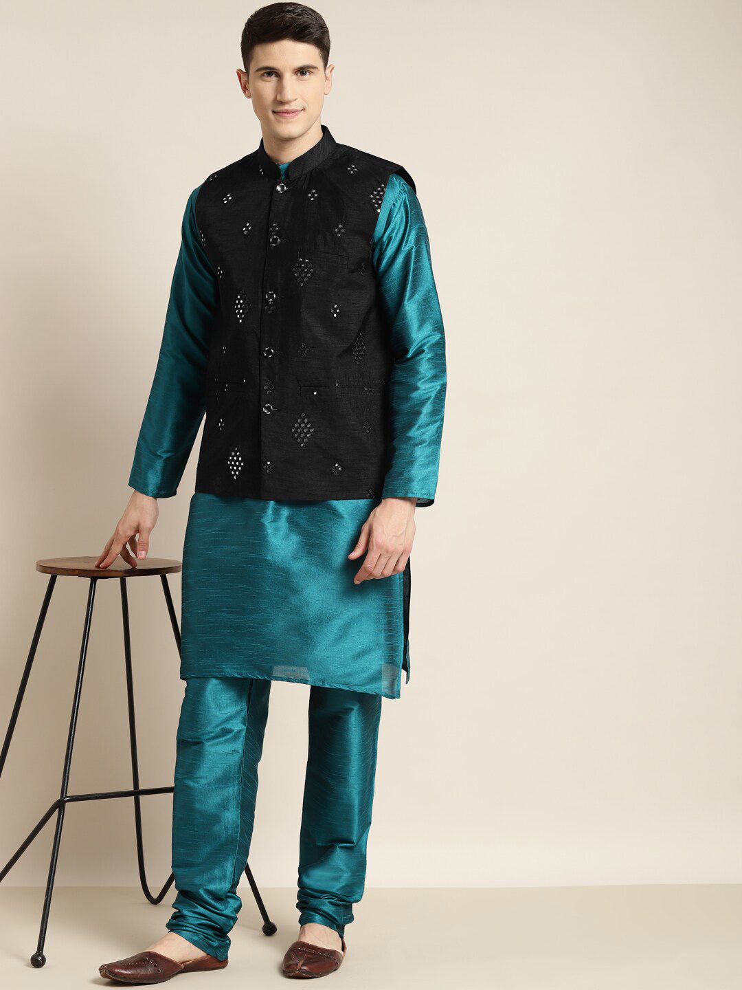 SOJANYA Mandarin Collar Straight Regular Kurta With Churidar & Nehru Jacket