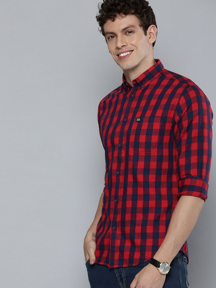 Lelaki Garage CO India Red & Blue Fit Reguler diperiksa baju kasual
