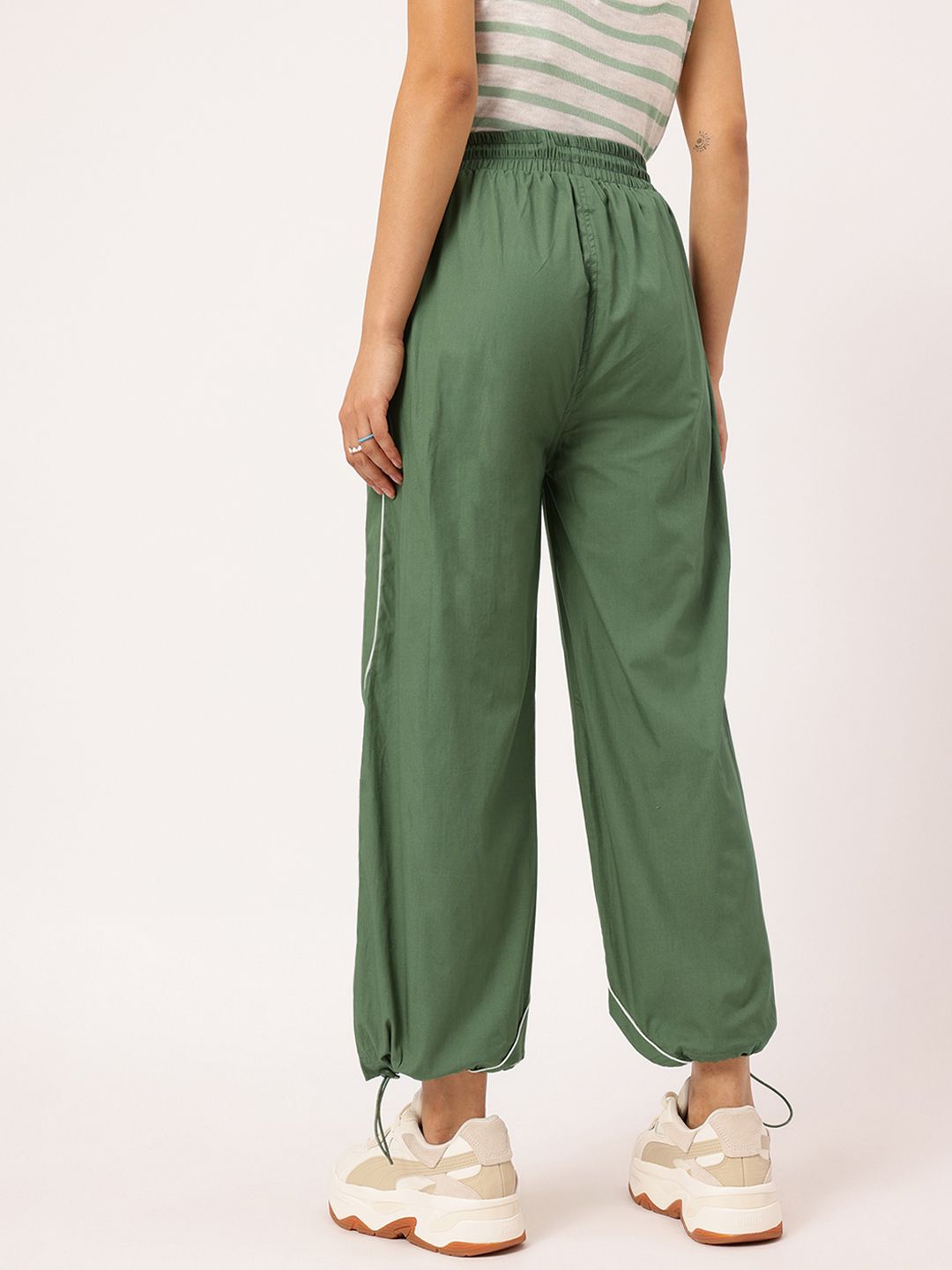 DressBerry Women Relaxed High-Rise Toggle Hem Joggers