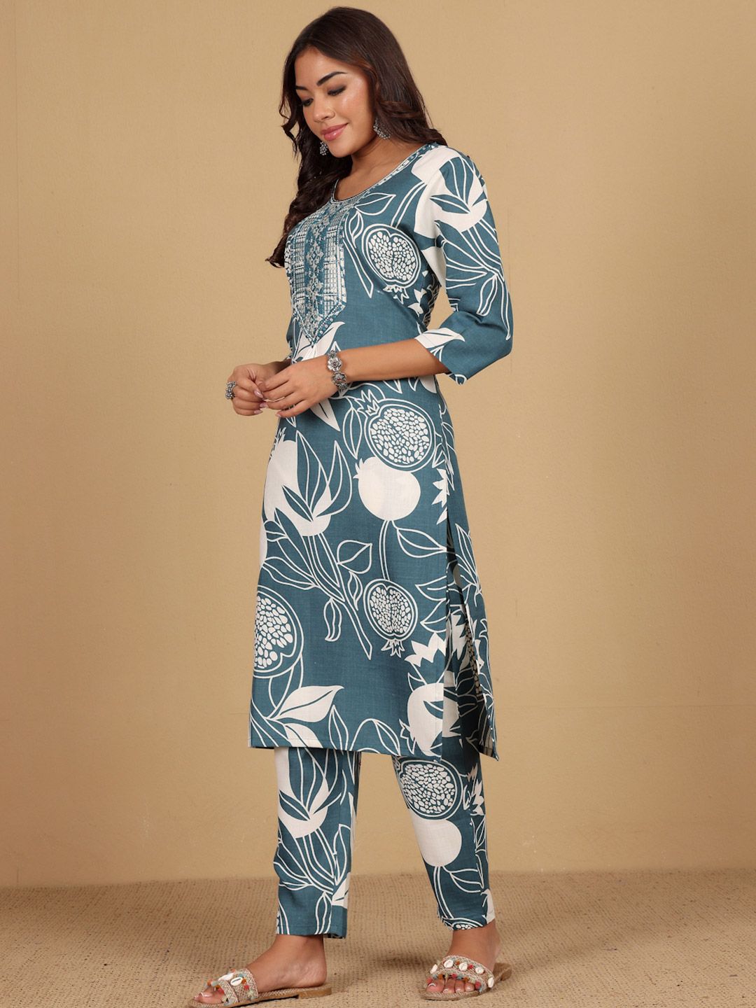 Varanga Floral Printed Round Neck Thread Work Straight Kurta With Trousers