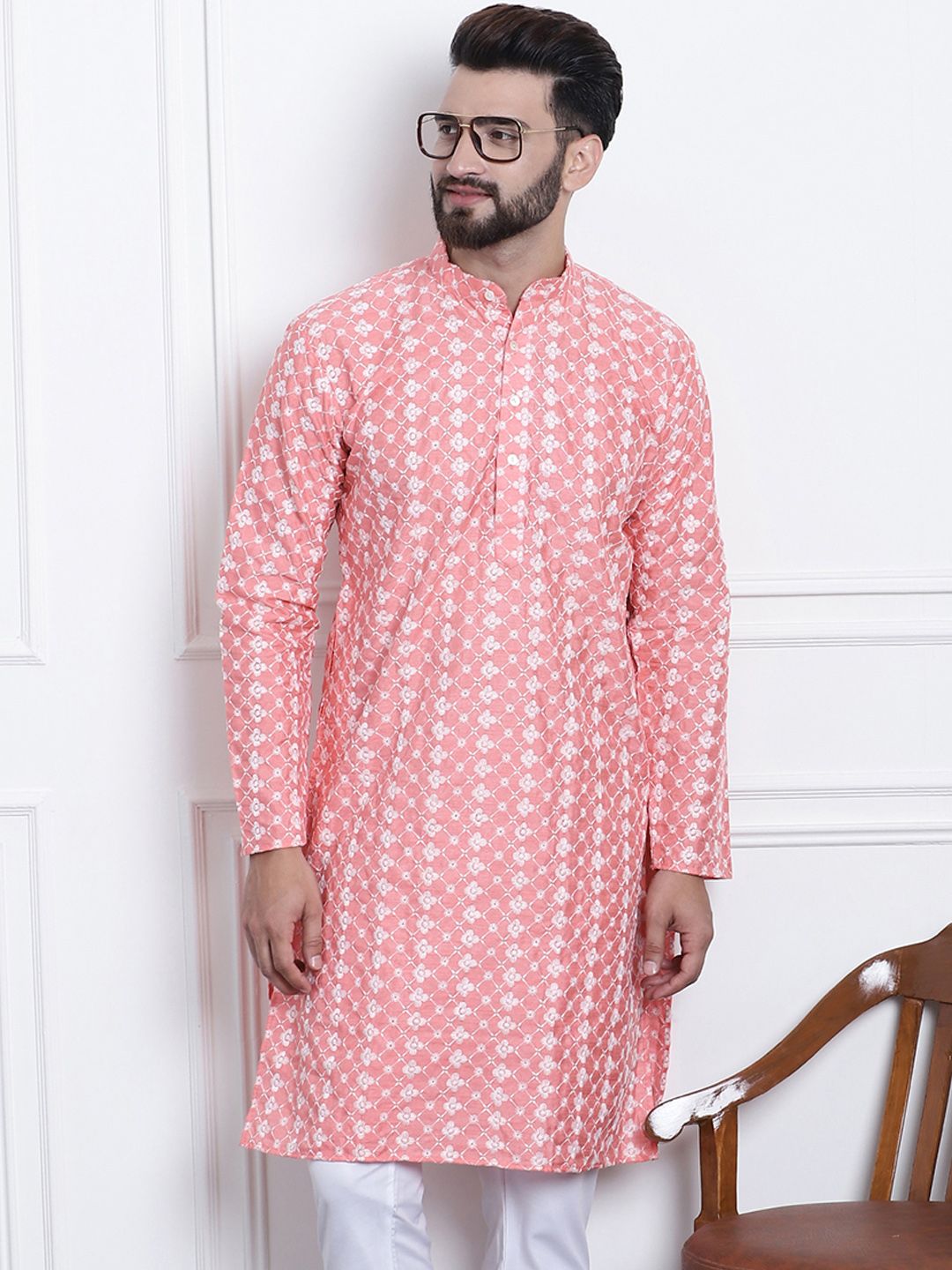 SOJANYA Kurta Bersulam Berwarna Peach & Putih Lelaki