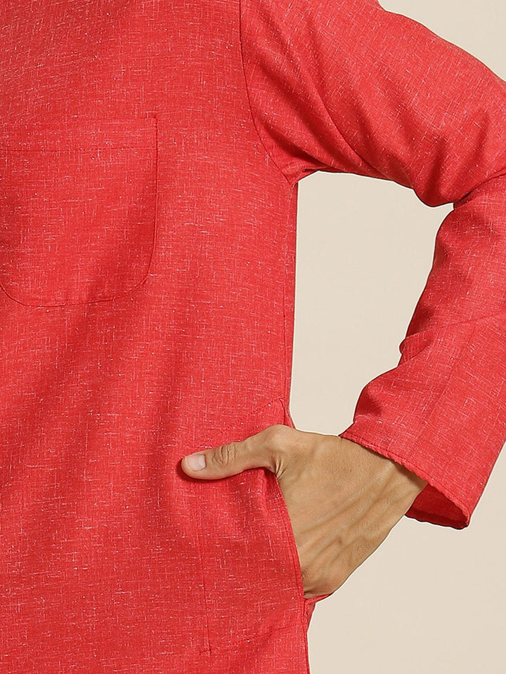 SOJANYA Men Red Solid Slub Effect Kurta