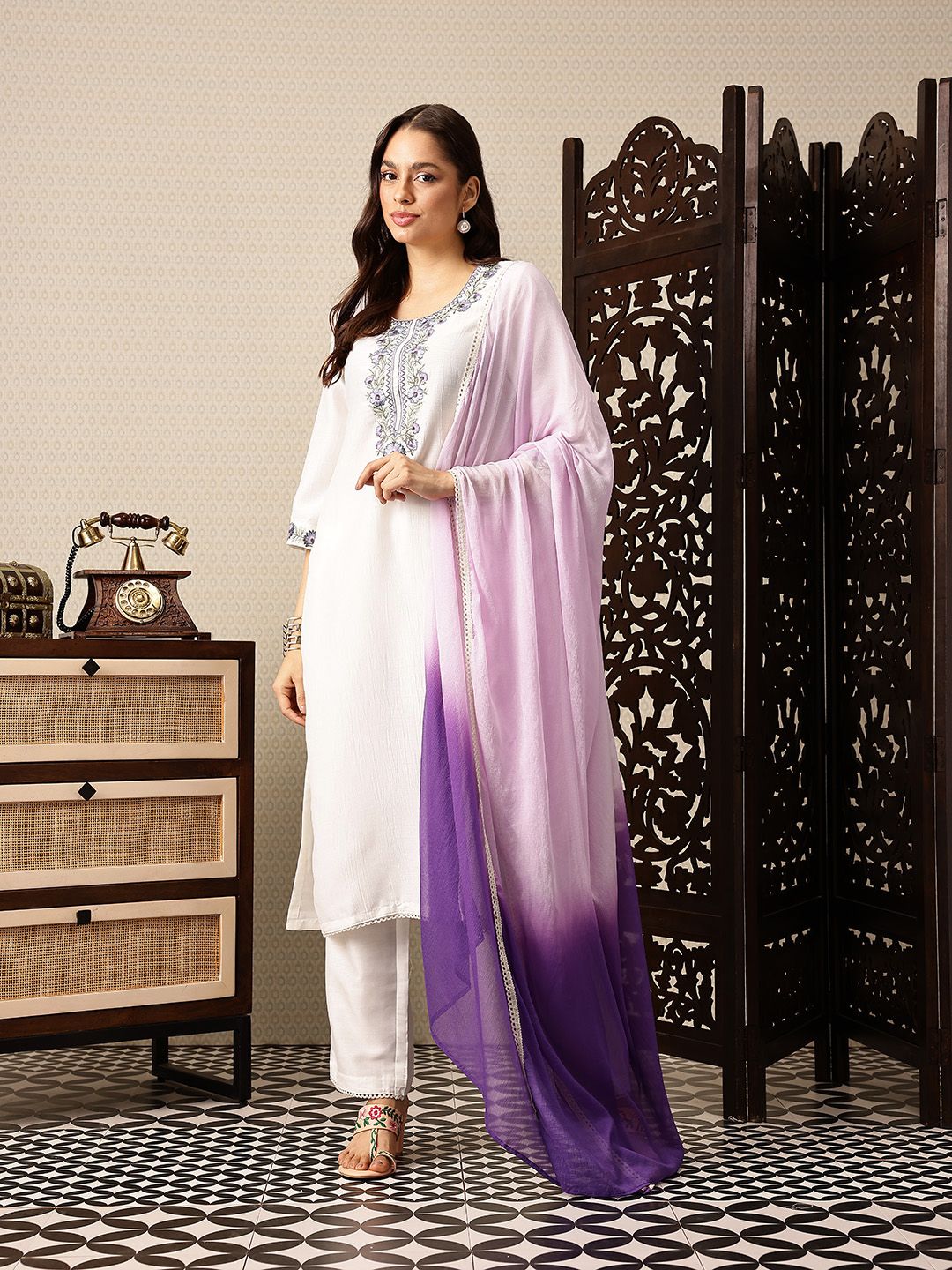 House of Pataudi Floral Embroidered Regular Jashn Kurta with Trousers & With Dupatta