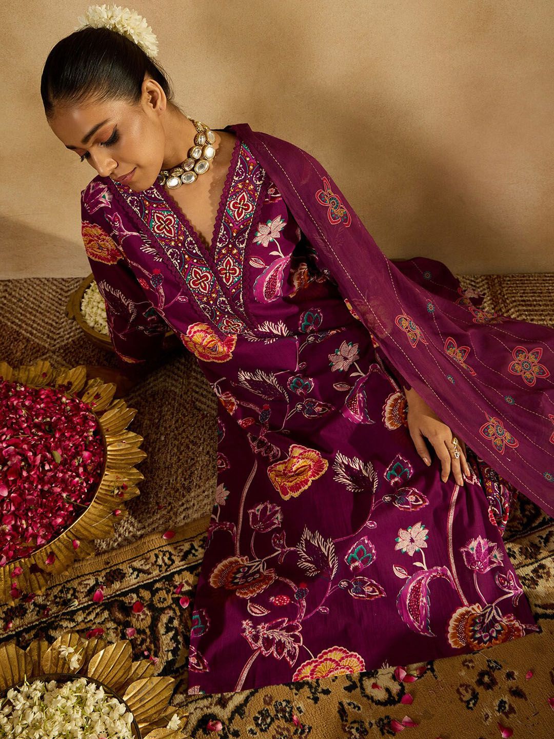Indo Era Burgundy Floral Printed V-Neck Set Kurta Lurus Kapas Tulen Berlabuci
