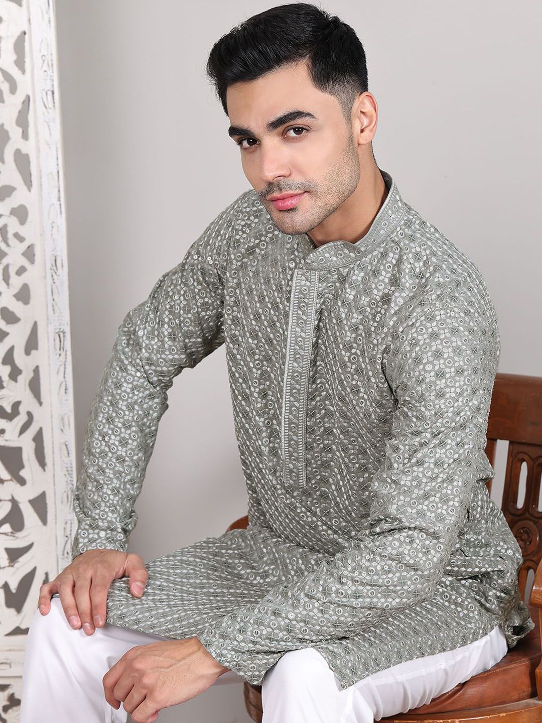 Jompers Men Geometric Embroidered Sequinned Kurta