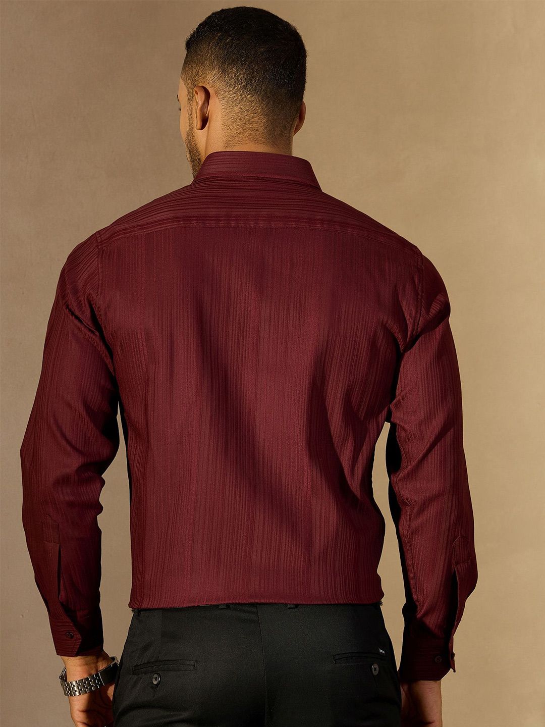 DENNISON Men Striped Textured Spread Collar Long Slevees Smart Formal Shirt