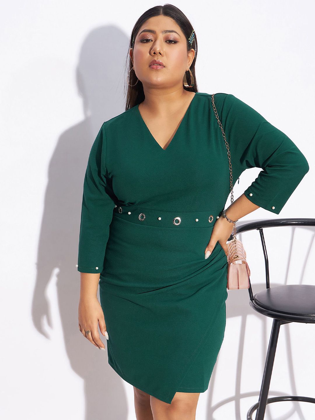 SASSAFRAS Curve Plus Size V-Neck Sheath Dress